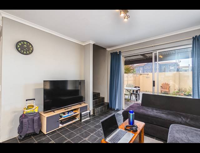 2 BEDROOM TOWNHOUSE FOR SALE IN PARKLANDS